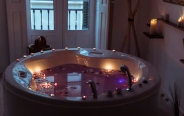 jacuzzi in vip room service